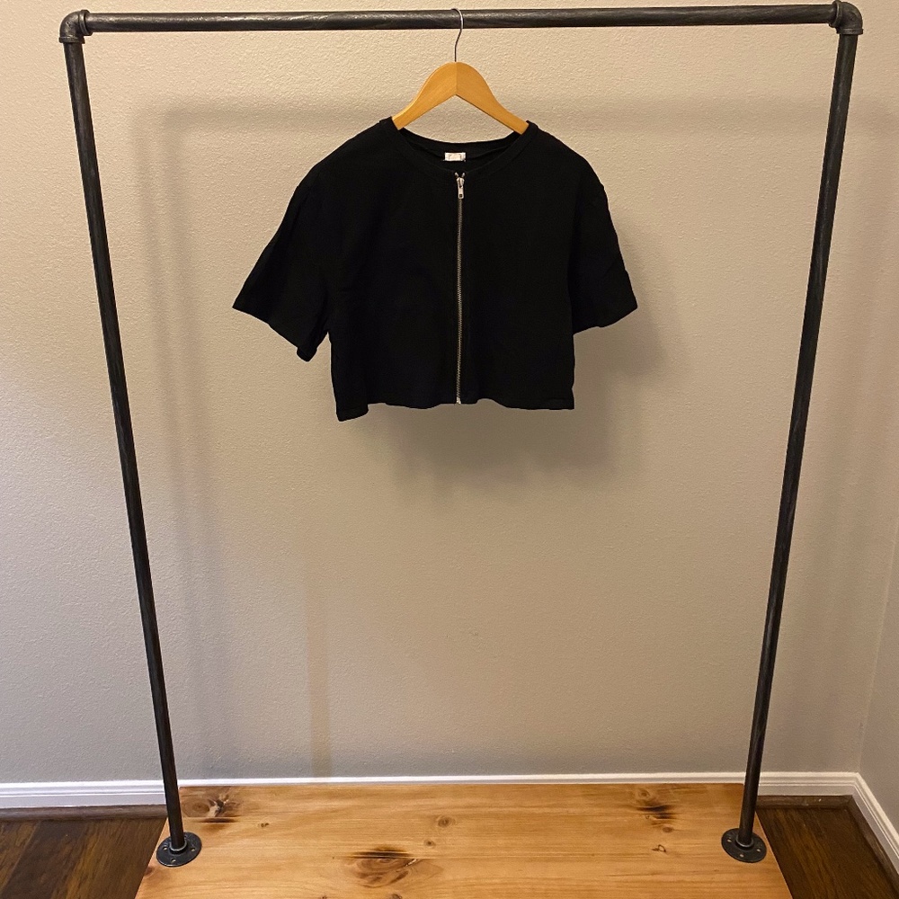 Black Zipper T-shirt- cropped